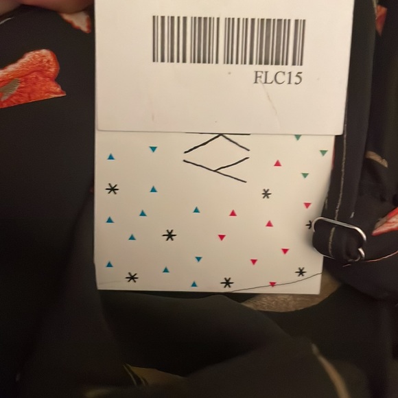 Floral Off the shoulder Shirt - Picture 3 of 3